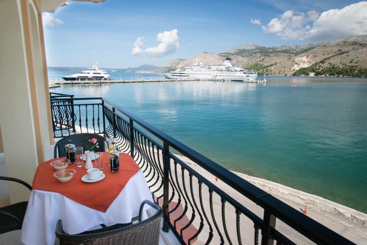Hotel Aggelos Kefalonia アルゴストリオン エクステリア 写真