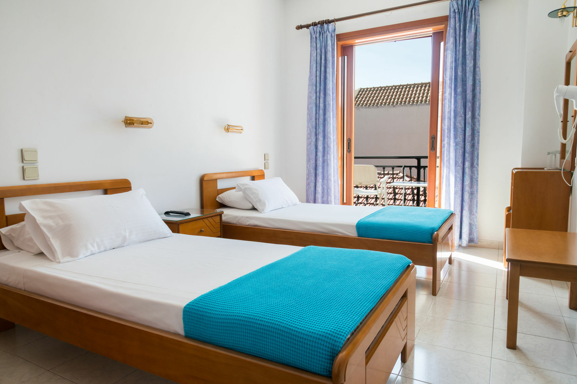 Hotel Aggelos Kefalonia アルゴストリオン エクステリア 写真